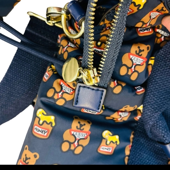 Extremely RARE HTF   Guess 3 way diaper bag - Picture 9 of 11